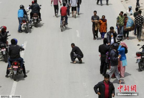 On April 26, 2015, Kathmandu, Nepal, after the earthquake in Nepal, aftershocks continued and people were evacuated. On April 26, 2015, Kathmandu, Nepal, after the earthquake in Nepal, aftershocks continued and people were evacuated.