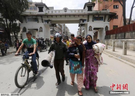 On April 26, 2015, Kathmandu, Nepal, after the earthquake in Nepal, aftershocks continued and people were evacuated. On April 26, 2015, Kathmandu, Nepal, after the earthquake in Nepal, aftershocks continued and people were evacuated.